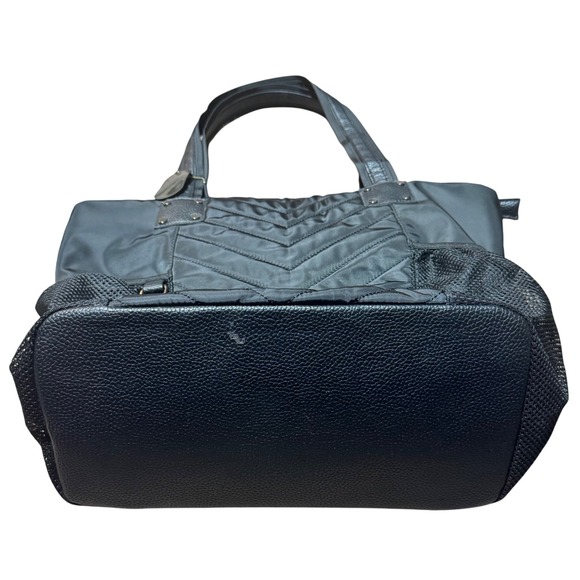 Cynthia Rowley Black Quilted Tote Bag with Luggage Strap & Plentiful Pockets - Picture 11 of 16